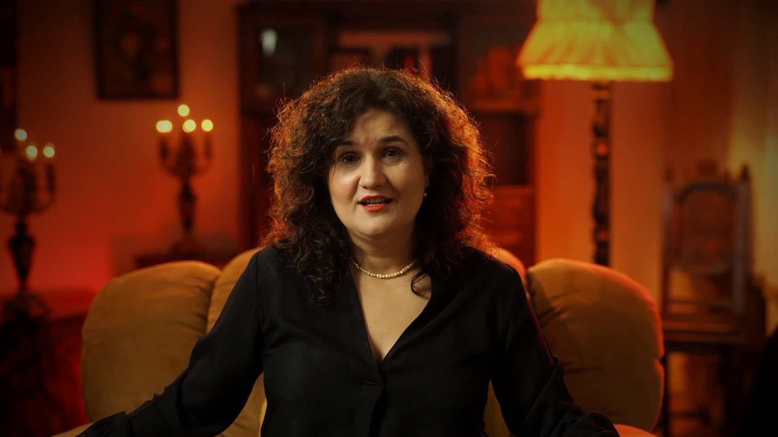Ioana Adina Marin într-un cadru cald de interviu